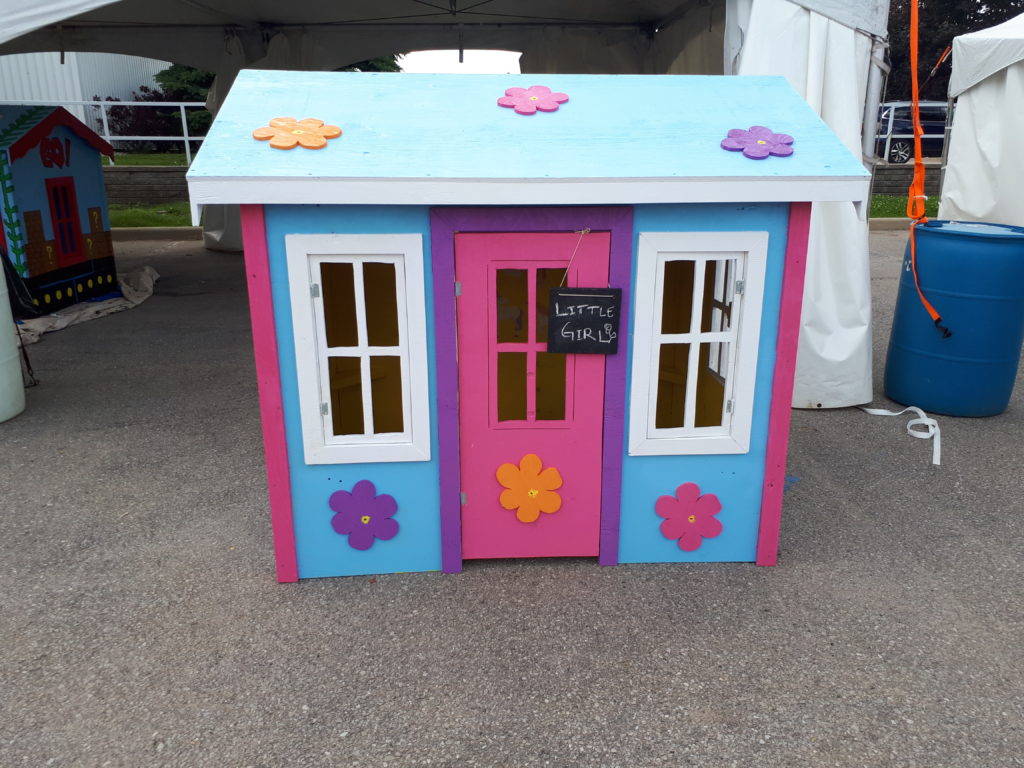 Little girl playhouse